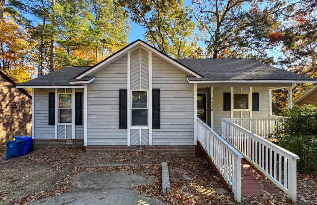 Charming 3 Bed, 2 Bath Tri-Level Home Gallery 1
