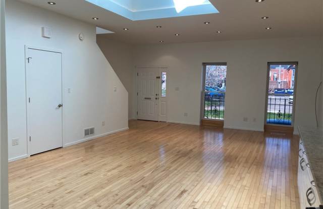 32 Tracy Street Gallery 2