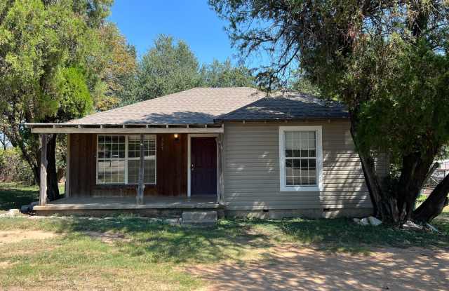 305 East Rd, Stephenville, TX 76401 - 305 East Road, Stephenville, TX 76401