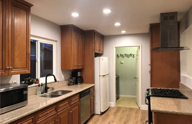 2929 Royal Palm Drive - 2929 Royal Palm Drive, Costa Mesa, CA 92626