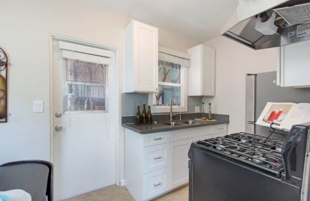 Must See! Amazing Studio in Hillcrest - Character GALORE - 3951 Centre Street, San Diego, CA 92103 Must See! Amazing Studio in Hillcrest - Character GALORE - 3951 Centre Street, San Diego, CA 92103