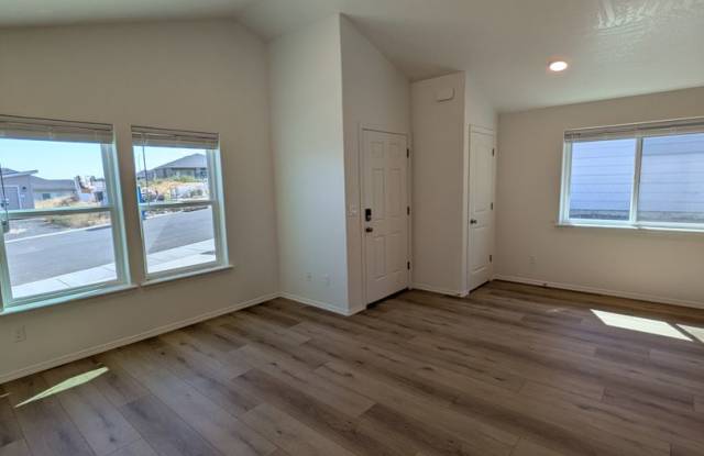 Brand new 3 bedroom/2 bathroom ready for move in Gallery 3