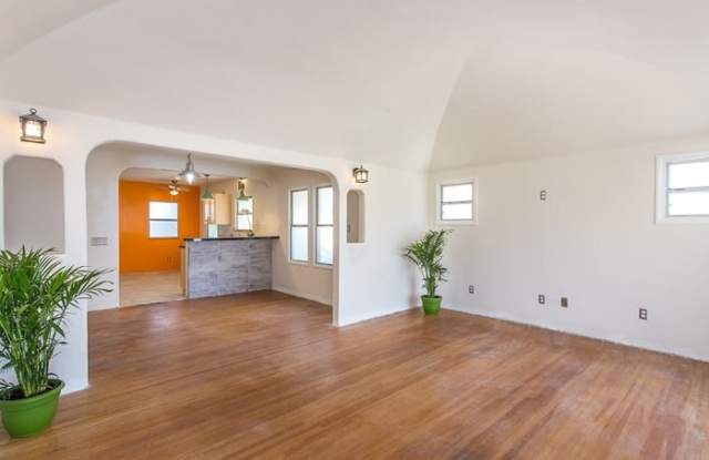 517 West Buckthorn Street Gallery 4