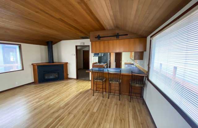 1547 N. Jantzen Street Gallery 4