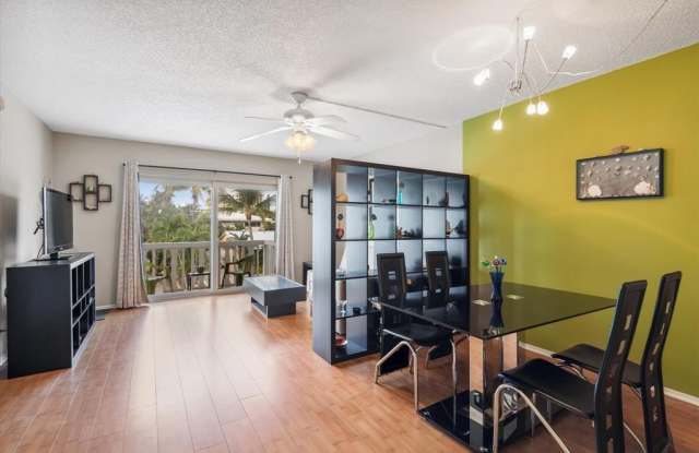 424 N Riverside Dr photos photos