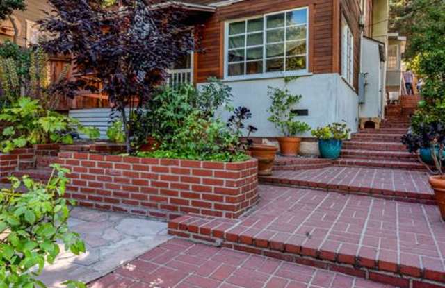 8709 LOOKOUT MOUNTAIN Avenue Gallery 2