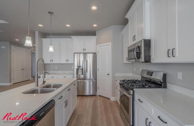 Spacious 4 Bedroom Home in Hurricane. Small Dog Friendly! photos photos