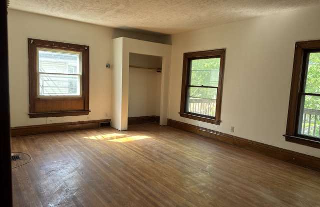 150-152 Kenwood Avenue - 2 photos photos