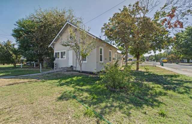 3 bed 1 bath WATER/SEWAR/GAS AND GARBAGE INCLUDED Gallery 2