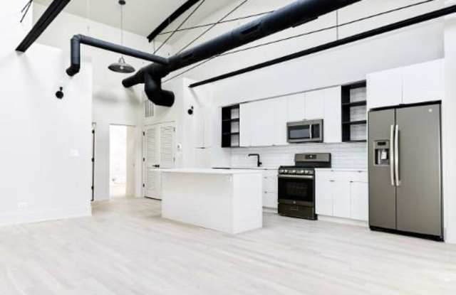3061 W LOGAN - 3061 W Logan Blvd, Chicago, IL 60647