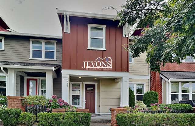 $500 Off First Month's Rent! 3 Bed/2.5 Bath Townhouse - W/D included with garage parking Gallery 3