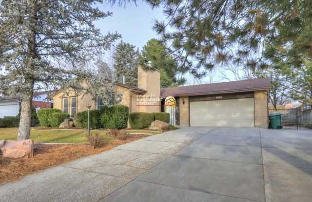 4 Bedroom / 3 Bath Home in Sandy! photos photos