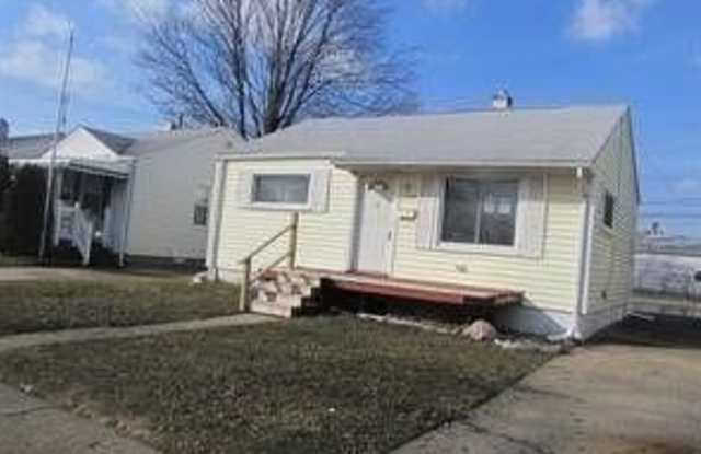 11219 ESSEX Avenue - 11219 Essex Avenue, Warren, MI 48089