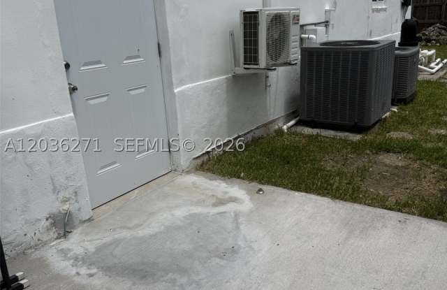 11959 SW 269th Ter Gallery 1
