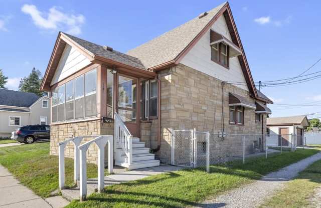 1126 Cedar St. - 2 - 1126 Cedar Street, Wyandotte, MI 48192