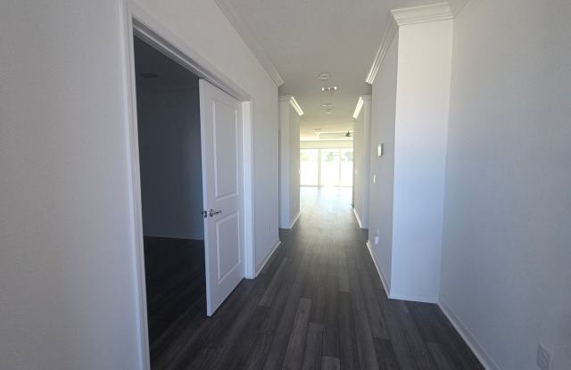Spacious, Modern Living in Timber Cove Community! Gallery 3