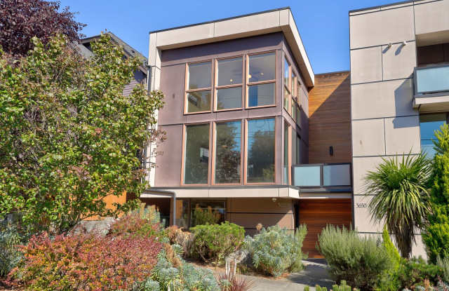 Fremonts Best Townhome - 3630 Palatine Avenue North, Seattle, WA 98103