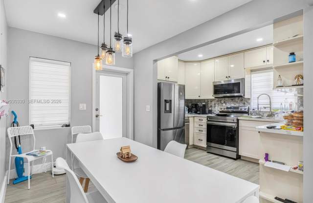 1622 SW 19th St photos photos