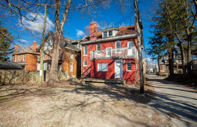 Huge Brick OSU Campus Single Family House! Gallery 4