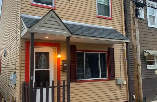 Beautiful renovated 2 bedroom 1 bathroom home in Bloomfield. - 325 Orwell Way, Pittsburgh, PA 15224