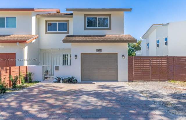 2795 N 40th Ave photos photos