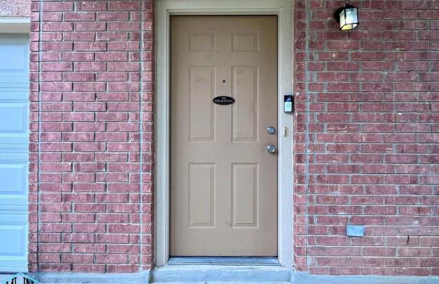 Bright and Inviting 2-Story home, conveniently located near to Randolph AFB and SAMMC! Gallery 4