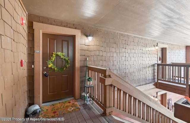 560 River View Drive Gallery 2