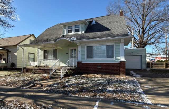 234 2nd Street SE - 234 2nd Street Southeast, New Philadelphia, OH 44663