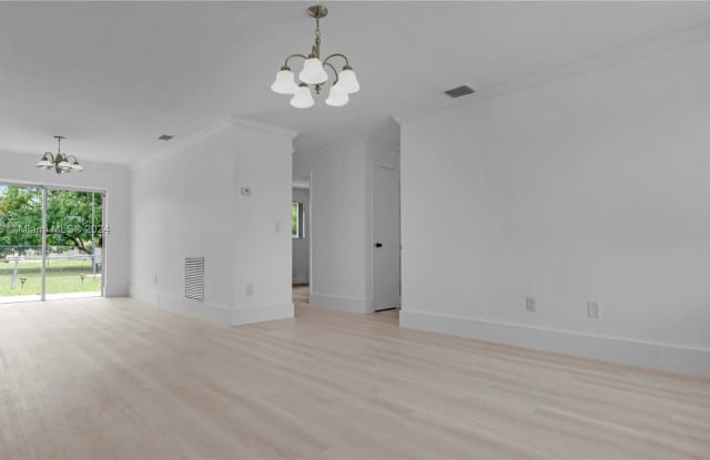 17821 Northwest 56th Avenue Gallery 3