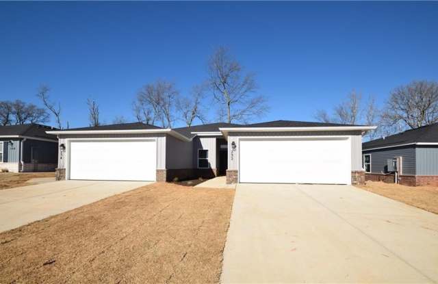 232  NW 67th  AVE - 232 Northwest 67th Avenue, Highfill, AR 72713