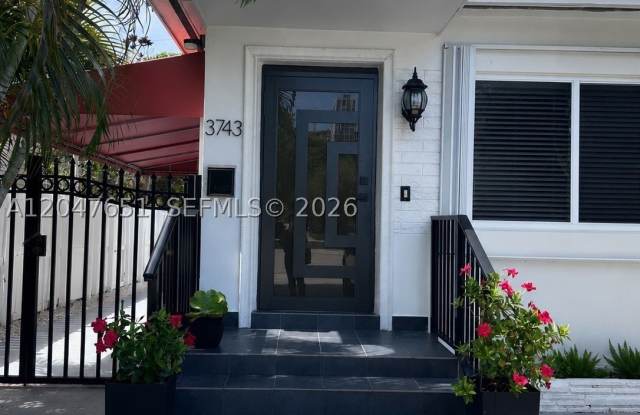 3743 SW 28th St photos photos