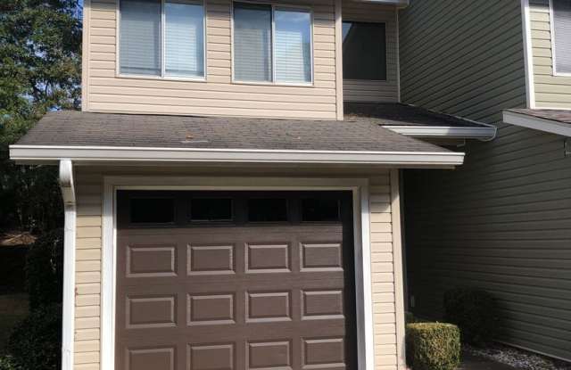 Rolling Acres - End Unit! CARPET/LVP. WASHER/DRYER/STOVE photos photos