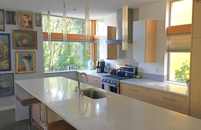 1140 14th Ave S - 1140 14th Avenue South, Seattle, WA 98144