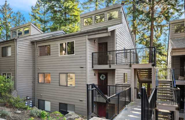 Bellevue Condo in Cherry Crest Vista with Updated Kitchen photos photos