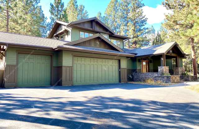 3 Bedroom + Office on Golf Course in Awbrey Glen! Gallery 1