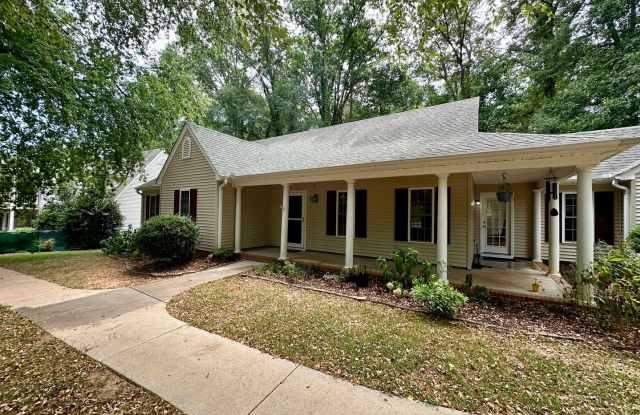 Charming 3 Bedroom Home - Fenced In Back Yard photos photos