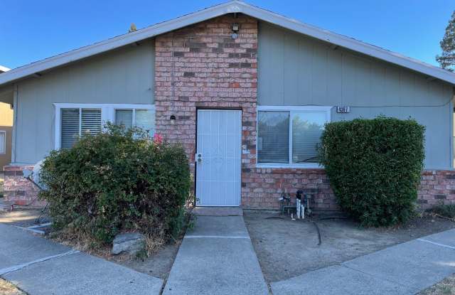 Charming 2-Bedroom Duplex in Sacramento – Some Utilities Included! photos photos