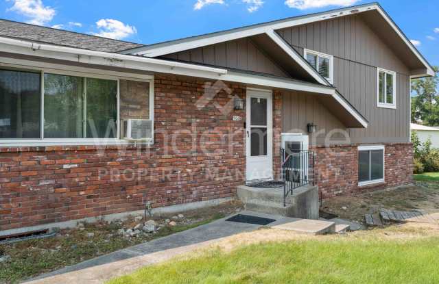 **Half off one month's rent!!** 3 Bed 2 bath property centrally located in Spokane Valley Gallery 4