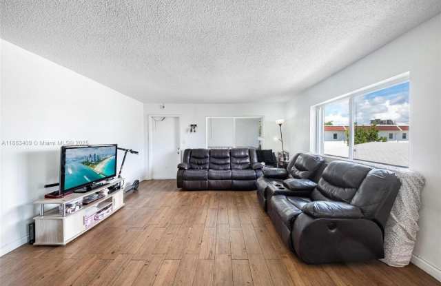2415 Lincoln St photos photos