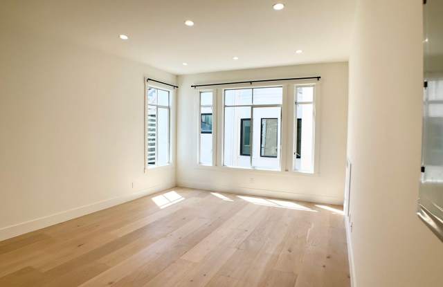 Private, REMODELED 1/1. In-Unit W/D! Dishwasher! Roof Deck! Parking! photos photos