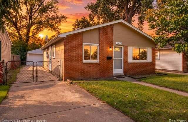 5938 Glenis Street Gallery 1