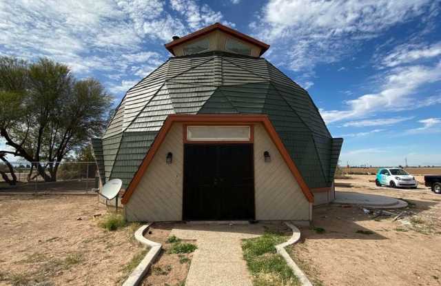 Iconic Dome House for Rent – Unique Country Living with Pet-Friendly Space Near Holtville photos photos