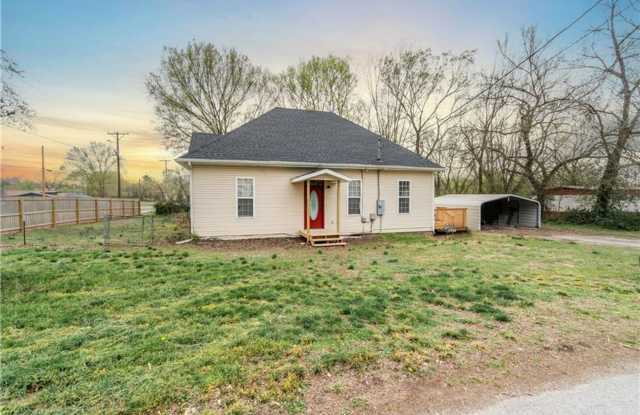 Gravette Gem: Remodeled 3-Bed, 2.5-Bath with Stunning Kitchen photos photos