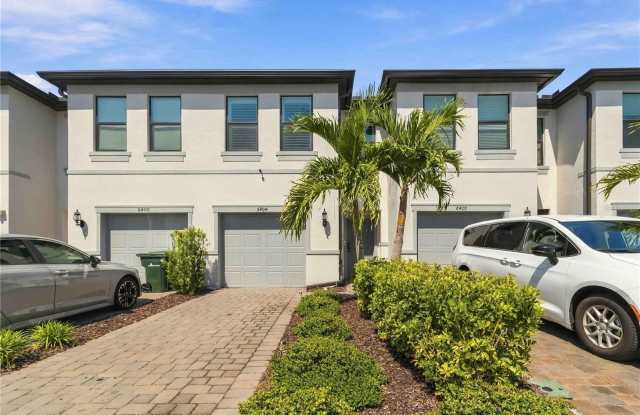 6404 SILVERSTAR Drive Gallery 4