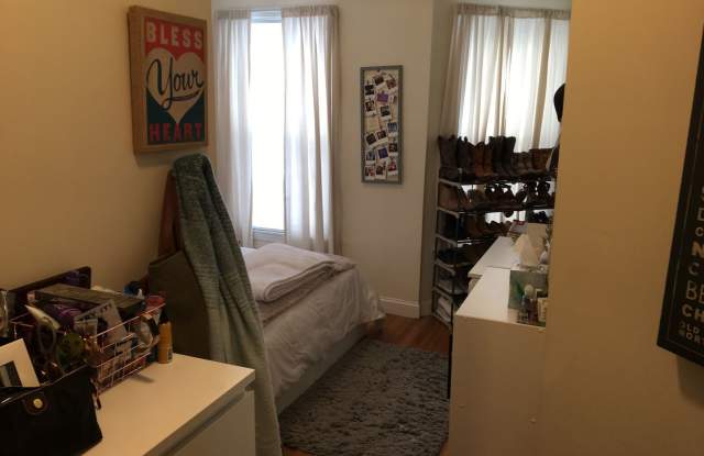 Nicely updated 3 bed with in-unit laundry in Brookline Village! Gallery 4