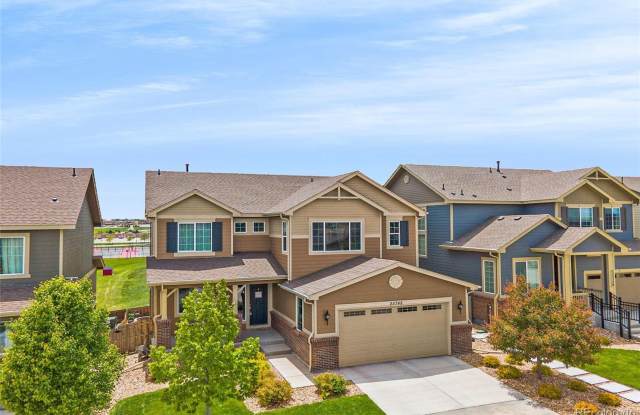 Exceptional Executive Rental with Panoramic Views & Premium Finishes Gallery 1
