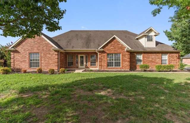 1036 E Oaklawn Drive - 1036 East Oaklawn Drive, Talty, TX 75160