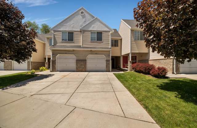 Beautiful Pet Friendly 3 bed/2.5 bath Townhome in Layton! Available on August 19th! photos photos