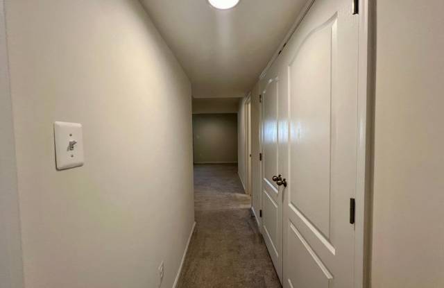 4 Beds, 3 Full/1 Half Bath Townhome in Charles Town Gallery 4