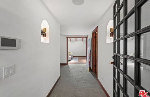 21344 Colina Drive Gallery 2